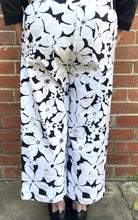 Load image into Gallery viewer, Berserk Tri Floral stretch Band pants