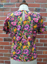 Load image into Gallery viewer, Berserk Waratah keyhole top