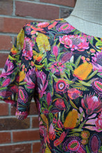 Load image into Gallery viewer, Berserk Waratah keyhole top