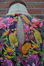 Load image into Gallery viewer, Berserk Waratah keyhole top