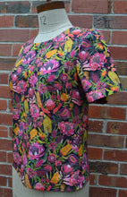 Load image into Gallery viewer, Berserk Waratah keyhole top