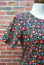 Load image into Gallery viewer, Berserk Folk floral keyhole top