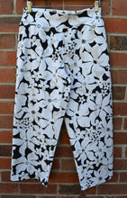 Load image into Gallery viewer, Berserk Tri Floral stretch Band pants