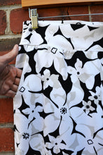 Load image into Gallery viewer, Berserk Tri Floral stretch Band pants