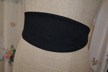 Load image into Gallery viewer, Berserk Black Damask Obi Belt