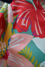 Load image into Gallery viewer, Hibiscus print V neck top