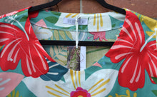 Load image into Gallery viewer, Hibiscus print V neck top