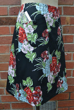 Load image into Gallery viewer, Berserk Romance Stretch sateen pocket skirt